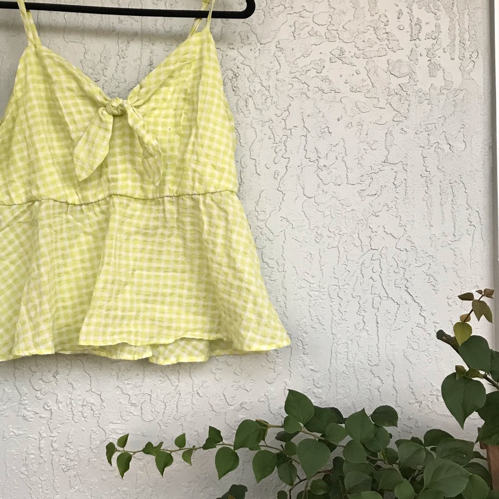 🦄NWOT | Torrid yellow Peplum Top